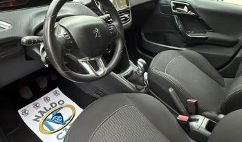 
									Peugeot 208 2017 lleno								