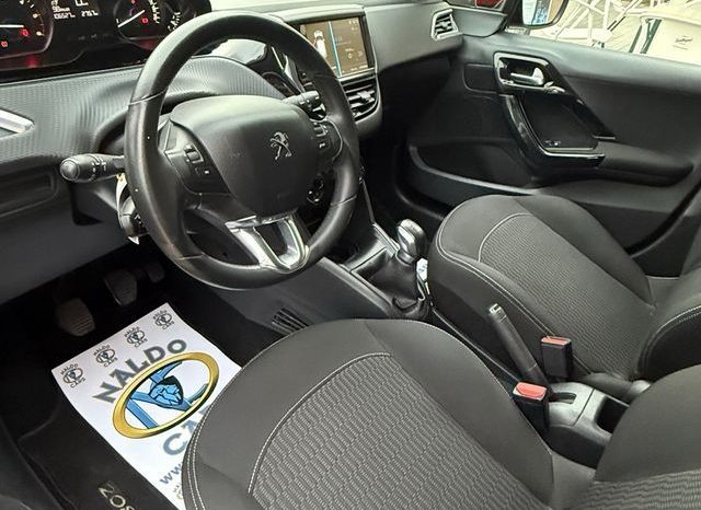 
								Peugeot 208 2017 lleno									