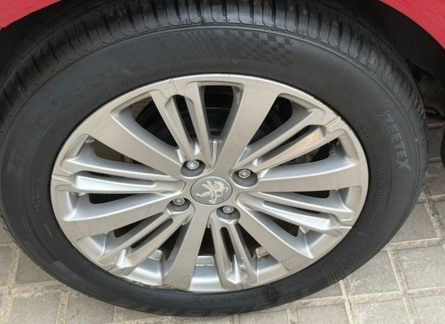 
								Peugeot 208 2017 lleno									