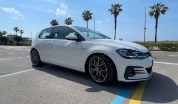 
									Volkswagen Golf GTI lleno								