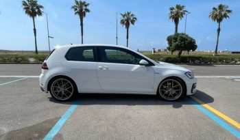 
									Volkswagen Golf GTI lleno								