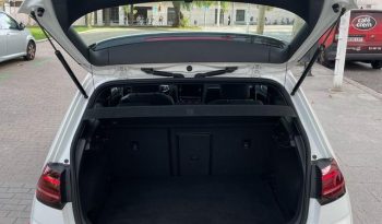 
									Volkswagen Golf GTI lleno								