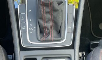 
									Volkswagen Golf GTI lleno								