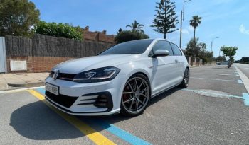 
									Volkswagen Golf GTI lleno								