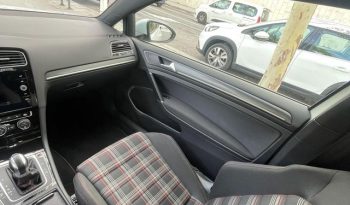 
									Volkswagen Golf GTI lleno								