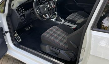 
									Volkswagen Golf GTI lleno								