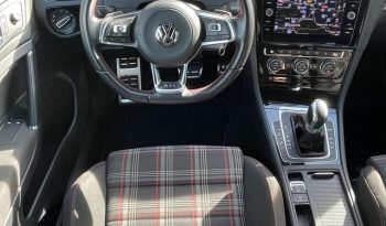 
									Volkswagen Golf GTI lleno								