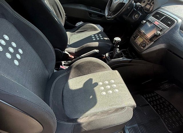 
								Fiat Punto 2008 lleno									
