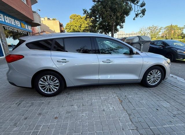 
								Ford Focus 2020 lleno									