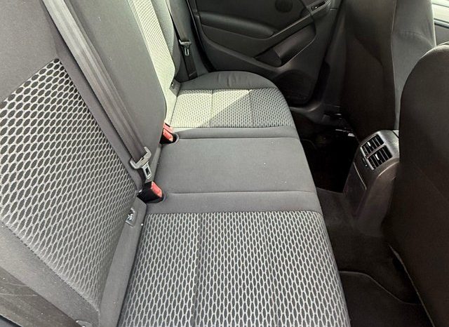 
								Volkswagen Golf 2012 lleno									