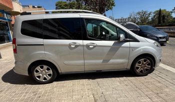 
									Ford Tourneo Courier 2018 lleno								
