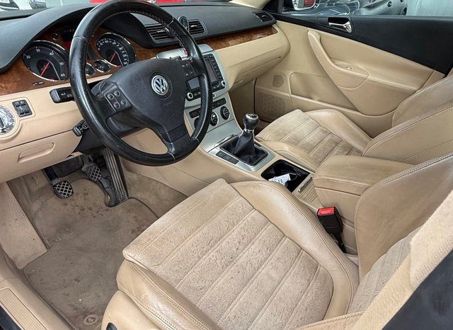 
								Volkswagen Passat 2006 lleno									